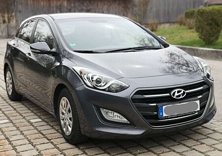 Hyundai i30 Diesel 1.6 CRDi Navi/Kamera/Klima/Bluetooth