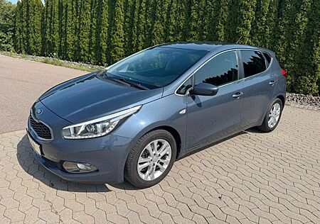 Kia Cee'd Ceed / Ceed 1.6 GDI FIFA World Cup *Sitzheizung*PDC*