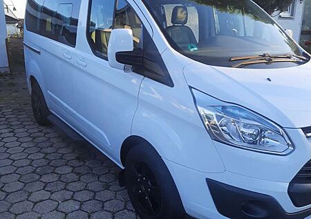 Ford Tourneo Custom L1H1 Titanium 2,2 TDCi
