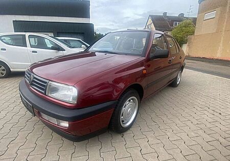 VW Vento Volkswagen 1.8 55kW CL