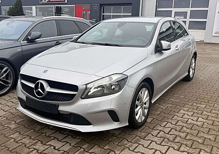 Mercedes-Benz A 180 Teilleder Navi PDC