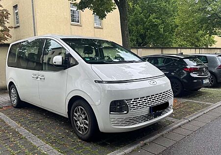 Hyundai Staria 2.2 CRDi Trend ++ neuwertig ++ 9 Sitzer ++
