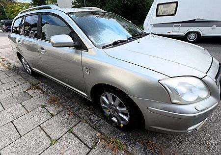 Toyota Avensis 2.2 D-CAT Combi Executive