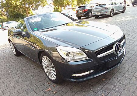 Mercedes-Benz SLK 250 AutoLederNavi Airscarf Panora Scheckheft