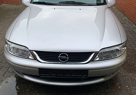 Opel Vectra CC 1.8 16 V Edition 100