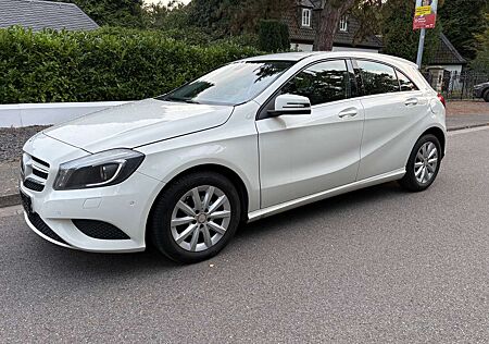 Mercedes-Benz A 180 A 180CDI-STYLE-SPORTSITZE-SH-XENON-PDC-NAVI VOR