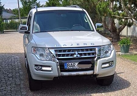 Mitsubishi Pajero Diesel 5-Türer 3.2 DI-D Automatik Top