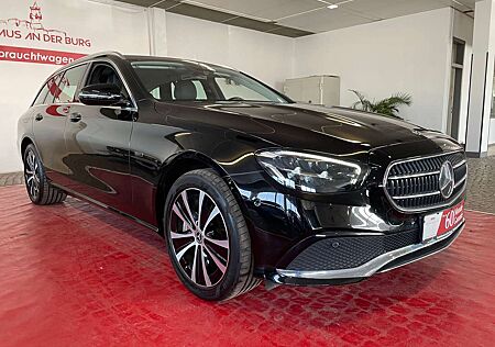 Mercedes-Benz E 300 de 4Matic//Avantgarde//LED//Kamera//Ambie.