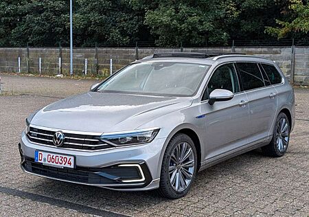 VW Passat Variant Volkswagen GTE IQLight/PANO/LEDER/KeyLess