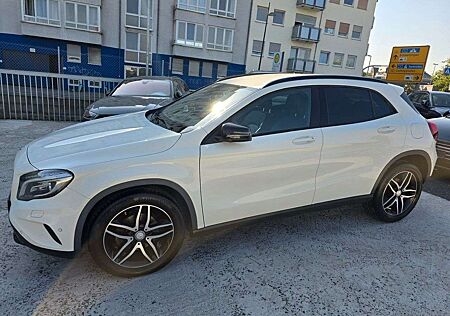 Mercedes-Benz GLA 220 CDI / d 4Matic 2,1 Ltr. - 125 kW LEDER