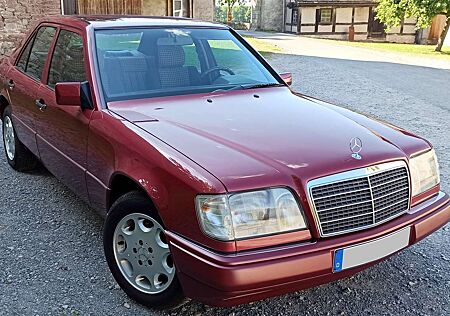 Mercedes-Benz E 220 w124