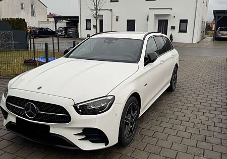 Mercedes-Benz E 300 AMG / Night Paket / MBUX / Burmester / Garantie