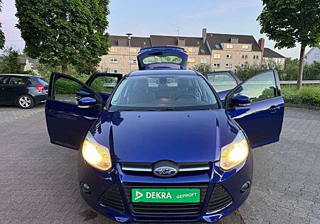 Ford Focus Sync Edition KLIMAAUTOMATIK. Sitzheizung. PDC. TOP