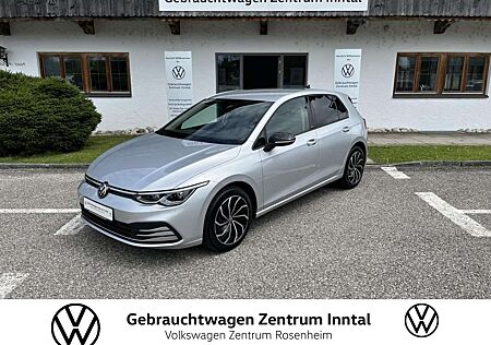 VW Golf Volkswagen VIII 1,0 eTSI DSG Active (Navi+RearView+LED+)