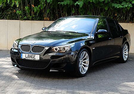 BMW M5 Neuwertiger , vollständig gewartet..........