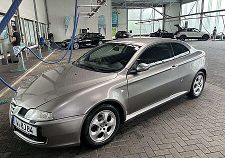 Alfa Romeo GT 1.9 JTD Q2