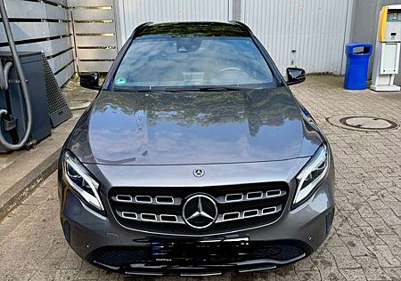 Mercedes-Benz GLA 180 (156.942)