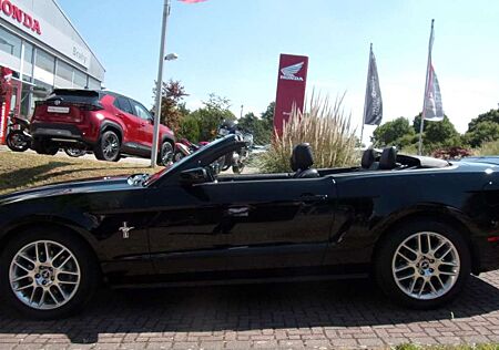 Ford Mustang Cabrio Leder Allwetterreifen Tacho km/h