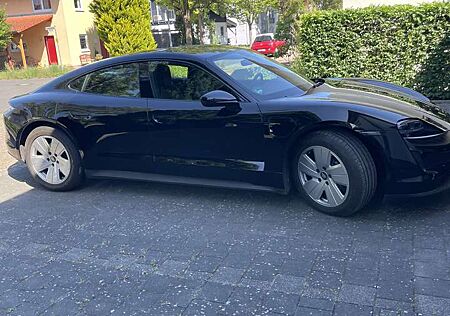 Porsche Taycan Gepflegter mit Händlergarantie