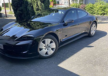 Porsche Taycan Gepflegter mit Händlergarantie