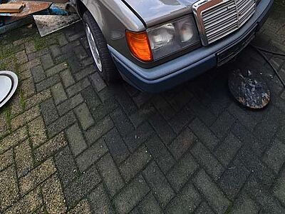 Mercedes-Benz E 230