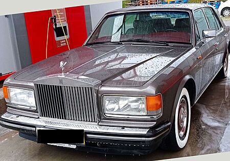 Rolls-Royce Silver Spirit