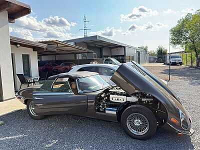 Jaguar E-Type XKE V12 CONVERTIBLE MANUAL 4-SPEED 1971