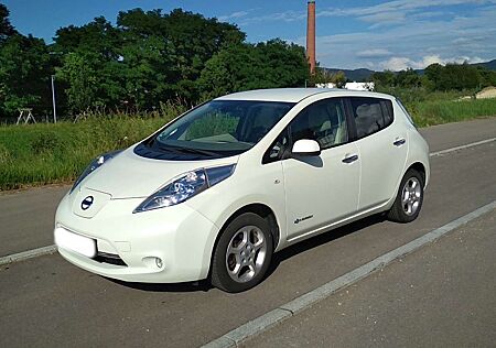 Nissan Leaf ZE0 24kWh SZH RFK Navi Solarspoiler Winterpaket