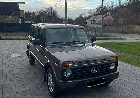 Lada Urban 4x4 Plus