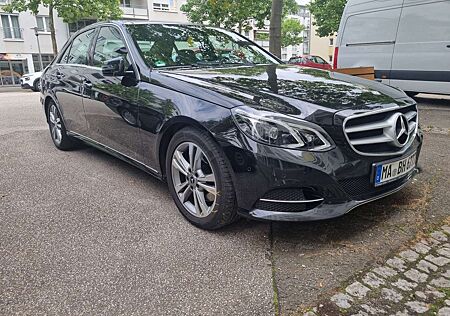 Mercedes-Benz E 300 mit Neu Hybrid Batterie