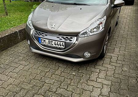 Peugeot 208 e-HDi 68 EGS5 Stop&Start Active