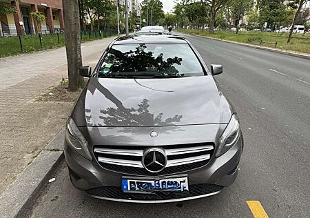 Mercedes-Benz A 200 (BlueEFFICIENCY) 7G-DCT Urban