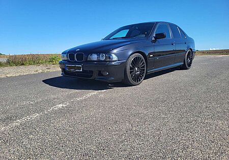 BMW 523i 523