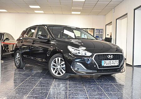 Hyundai i30 YES! Lim. Navi Kamera Temp PDC 1-Hand Alu