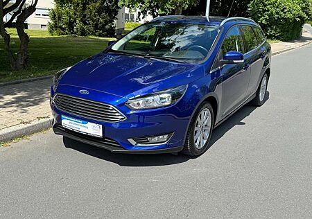 Ford Focus Titanium. 1 HAND Scheckheftgepflegt