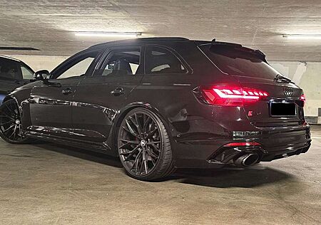 Audi RS4 Keramik/ Yido 21 Zoll/ KW V3/ PANO/ Carbon/ B&O...