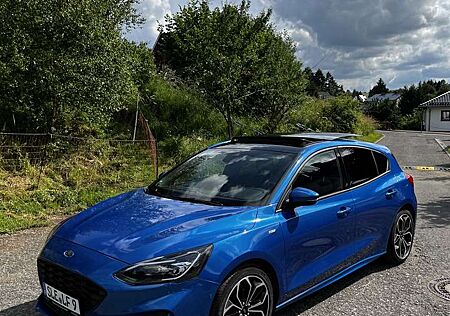 Ford Focus ST-Line, Schiebedach, Anhängerkupplung, 1. Hand