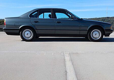 BMW 520 i E34