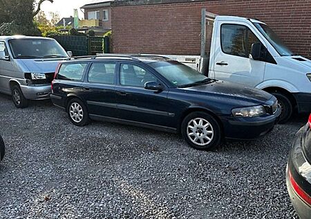 Volvo V70 2.4