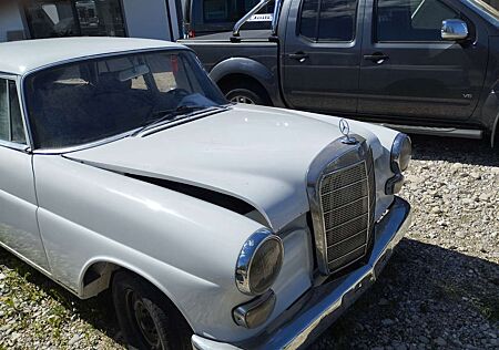 Mercedes-Benz 210/310 klassik Oldtimer w110 Mercedes Benz