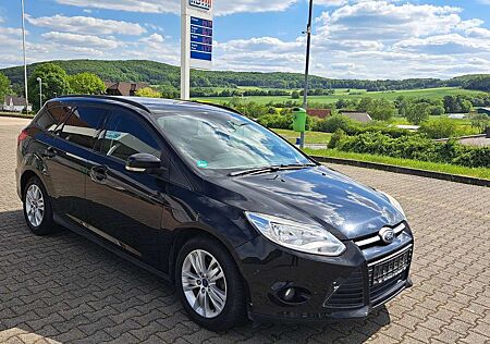 Ford Focus Turnier 1.6 TDCi DPF/Titanium/Tüv 01/2027