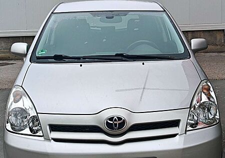 Toyota Corolla Verso 2.2 D-CAT Sol