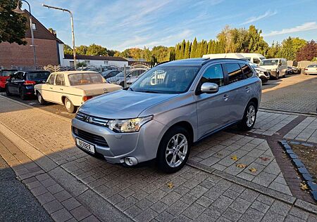 Mitsubishi Outlander Instyle 4WD 2.2 DI-D*7-Sitzer*AHK*NAVI