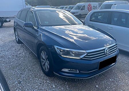 VW Passat Variant Volkswagen Passat Highl. PANO ACC MASSAGE R-KAM CARPLAY AHK