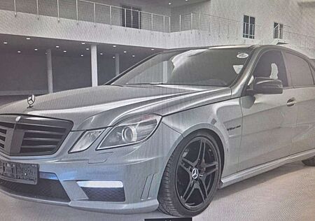 Mercedes-Benz E 63 AMG Lim. Navi/Pano/Spurr/Leder/Xenon
