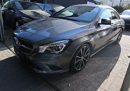 Mercedes-Benz CLA 220 CDI * 2.Hand Scheckheft Xenon Navi Leder