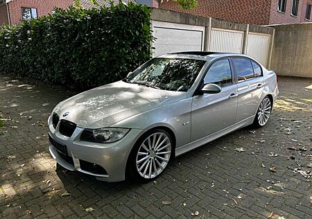 BMW 320 i Limo. Automatik Schiebedach M Paket