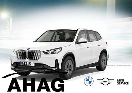 BMW iX1 xDrive30 Head-Up Adaptives Fahrwerk