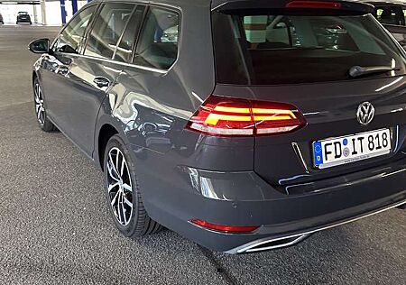 VW Golf Variant Volkswagen Highline BMT/Start-Stopp / Massage-Sitz /8-fach br