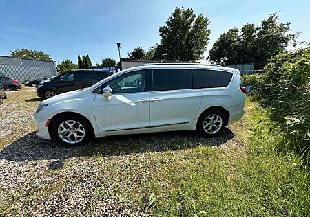 Chrysler Pacifica 3,6 Limited 2020 Unfallfrei + 7 weitere